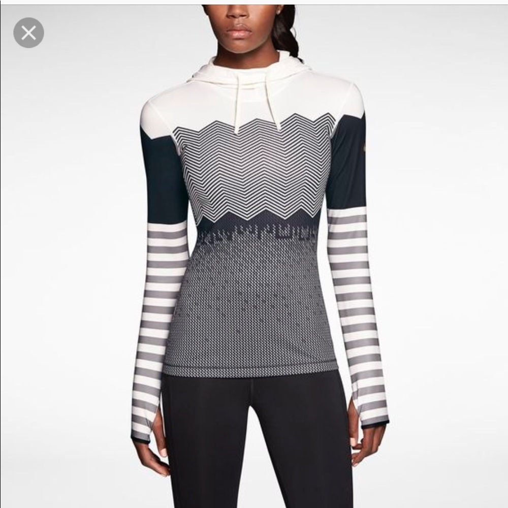 ISO Nike Hyperwarm Engineered Print Hoody. Size M